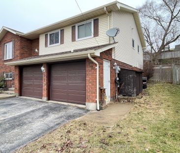 Detached Home For Lease | S8117012 - Photo 2