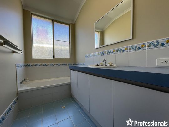 35 Tritonia Rise, Thornlie WA 6108 - Photo 1