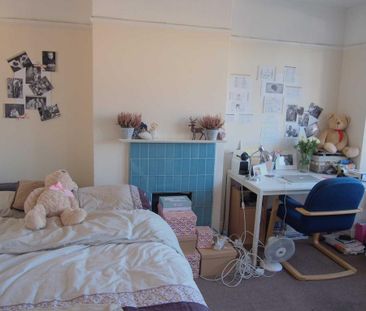4 bedroom semi-detached house to rent - Photo 3