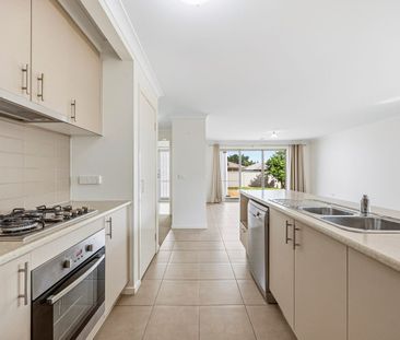 SPACIOUS FAMILY HOME IN PRIME ALFREDTON LOCATION - Photo 3