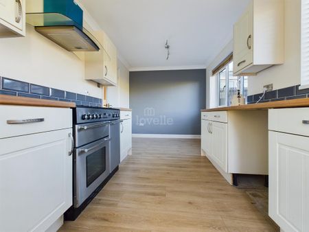 3 bedroom semi-detached house to rent - Photo 4