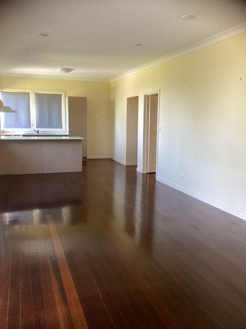 CLASSIC COTTAGE IN OLDE EAGLE HEIGHTS - Photo 4