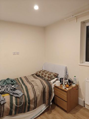 4 bedroom terraced house to rent - Photo 4