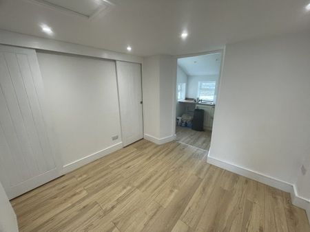 Redruth, Redruth, TR15 - Photo 3