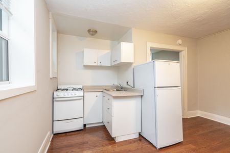 28 Balmoral Ave. - Photo 2