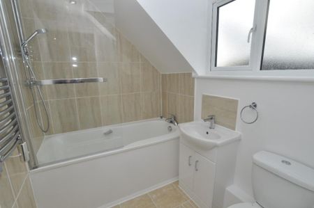 1 bedroom semi-detached house to rent - Photo 4