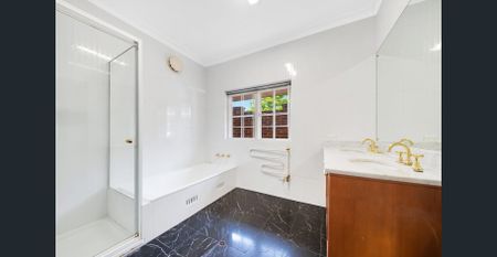 Spacious Character Home with Sweeping Harbour and City Views - Photo 5