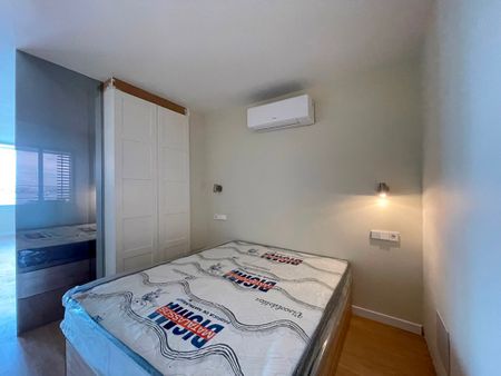 Bonito apartamento con vistas al mar, 2 dormitorios, terraza, ascensor, Paseo Maritimo. - Photo 5