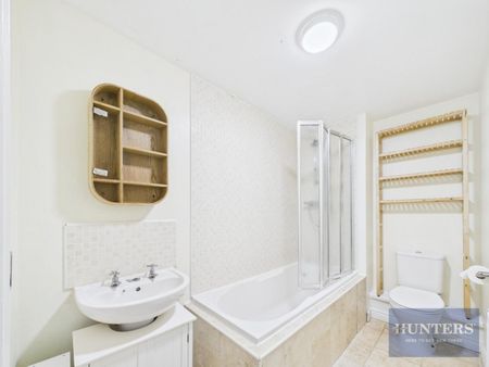 2 bedroom Flat To Let - Photo 3