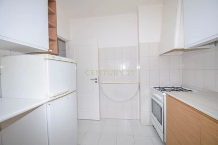 RUA LUIS DE CAMÕES, Carcavelos e Parede, Lisbon 2775-368 - Photo 4