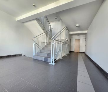 Wynajmę jasne 2 pokoje z balkonem, 2018 r, winda - Photo 2