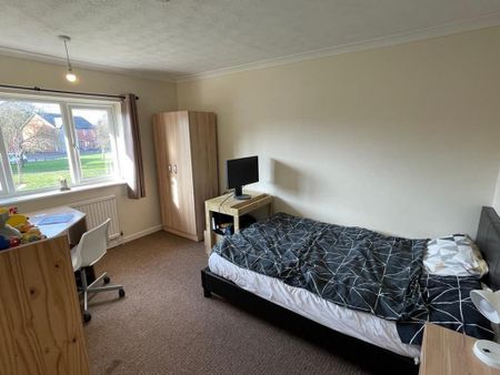 1 bedroom in a house share to rent - Photo 3