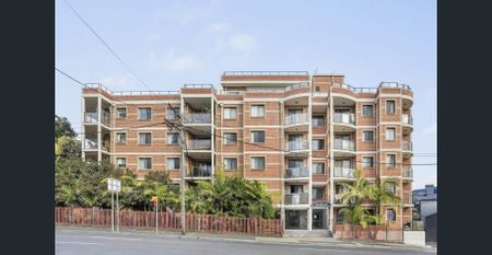 Inner-City two bedder with city glimpses - Photo 5