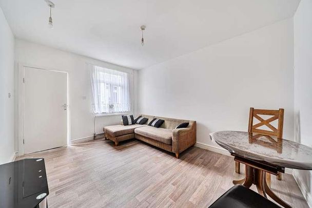 Myrtle Road, Hounslow, TW3 - Photo 1