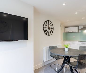 1 Bed Flat, Clifton Park Road, BS8 - Photo 3