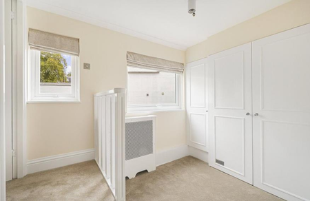 3 bedroom mews to rent - Photo 2