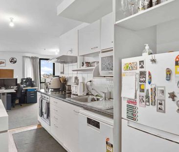 Spacious One-Bedroom Apartment in Secure Gated Community - Photo 3