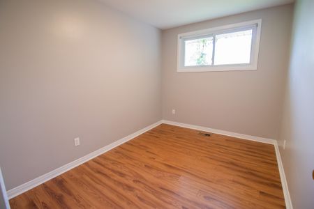 15 Sheridan Dr, St. Catharines - 4 Bed Fully Detached Home - Photo 4