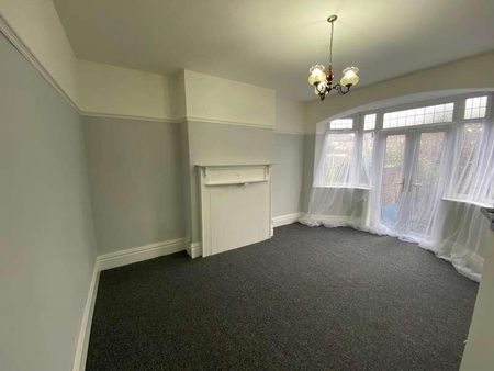 Sandhurst Drive Ilford, IG3 - Photo 2