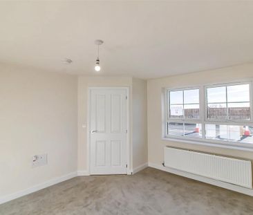 3 bedroom end of terrace house to rent - Photo 1