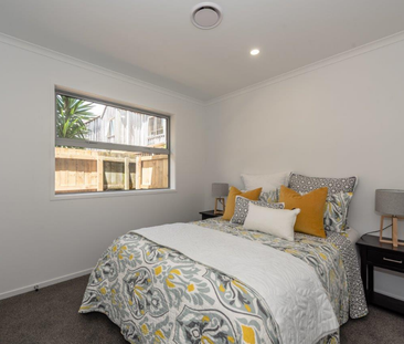 Modern, immaculately presented and brilliantly located. - Photo 4