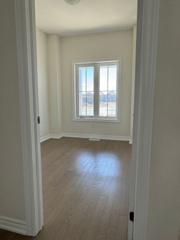 For Lease - 39 Lawrence D. Pridham Avenue, New Tecumseth, Ontario - Photo 2