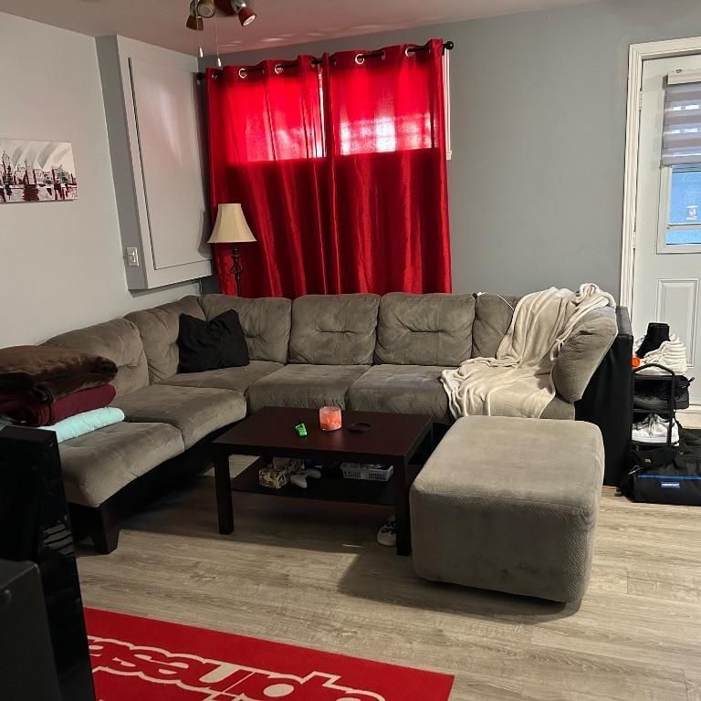 4 1/2 Appartement à louer à St Émile, Québec dans un Plex - Photo 1