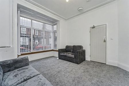 6 bedroom semi-detached house to rent - Photo 2