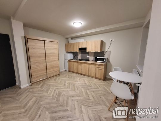 Kawalerka na wynajem (czynsz w cenie najmu) - Photo 1