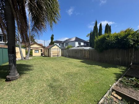 FULL BRICK SEMI HOME - Photo 2