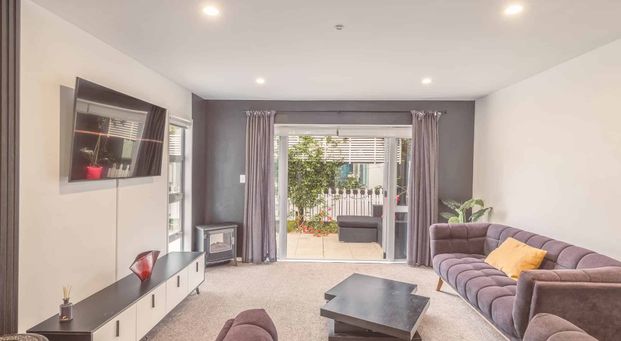 Easy Living In Edgeware - Photo 1