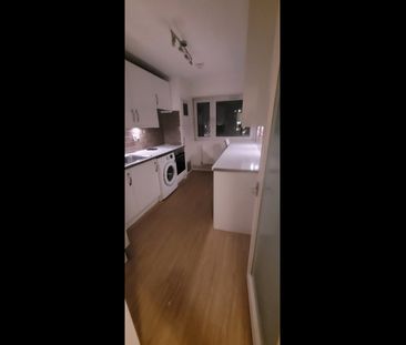 Room in a Shared Flat, Longmoor Point, SW15 - Photo 3