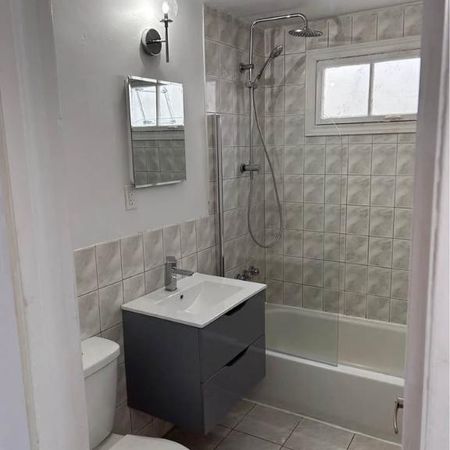 Grand 5 ½ à louer – 1875$/mois (chauffé et éclairé) - Photo 4