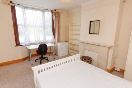 5 bedroom semi-detached house to rent - Photo 2