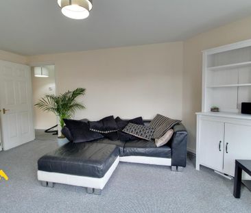 3 bedroom flat to rent - Photo 1