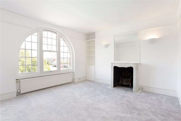 A fantastic 5th floor flat in one of Putney’s most desirable locations on the river, moments from excellent transport links. - Photo 1