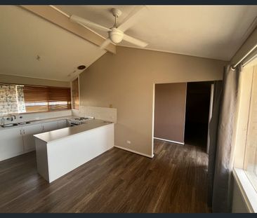 8 Hobbs Court, Port Augusta West - Photo 5