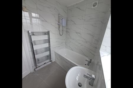 1 Bed Flat, Grand Parade, SW14 - Photo 4