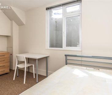 6 bedroom terraced house to rent - Photo 2