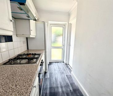 2 bedroom semi-detached house to rent - Photo 4
