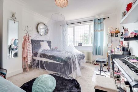 4 bedroom semi-detached house to rent - Photo 5