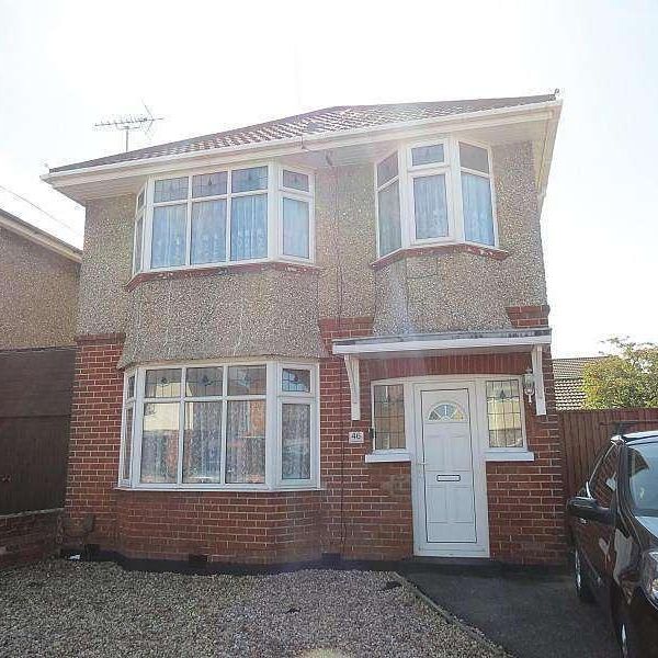 Bedroom Detached House In Ensbury, BH10 - Photo 1