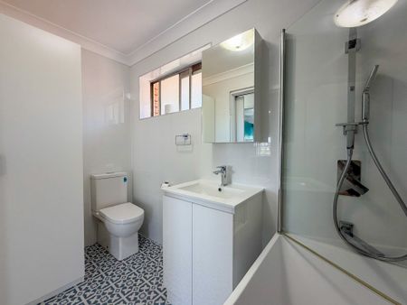 Renovated, Light-Filled & Low-Maintenance Living in the Heart of Penrith - Photo 5