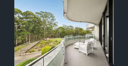 Generously spaced apartment with garden outlook - Photo 2