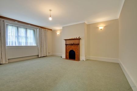 4 Bed Maisonette, The Woodlands, HA1 - Photo 2