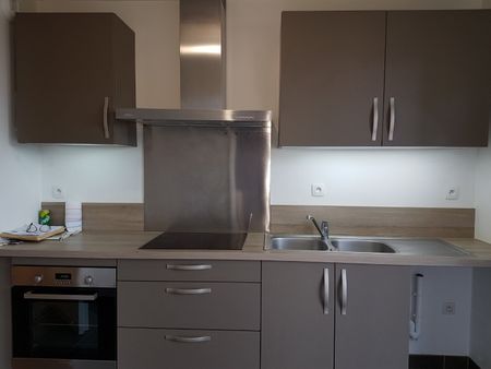 Location Appartement 3 pièces 74m² VALENCIENNES 59300 - Photo 3