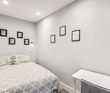 A beautifully presented three bedroom flat on quite residential str... - Photo 4