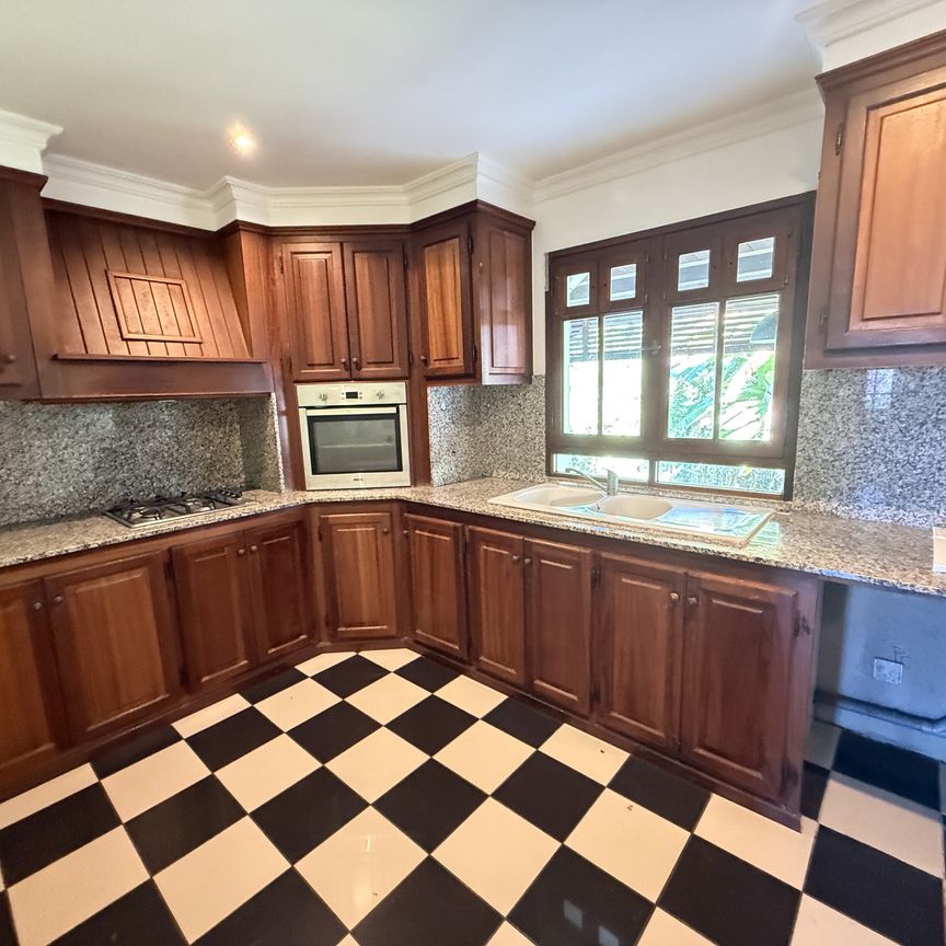 Location Maison 6 pièces 174m² BRAS PANON 97412 - Photo 1