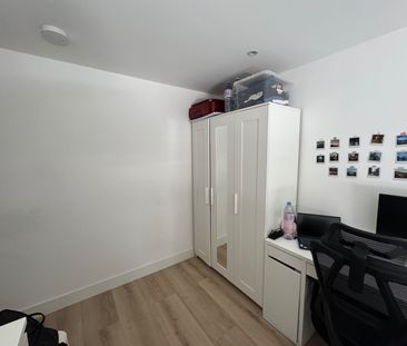 4 Bed Flat, London, SE15 - Photo 3