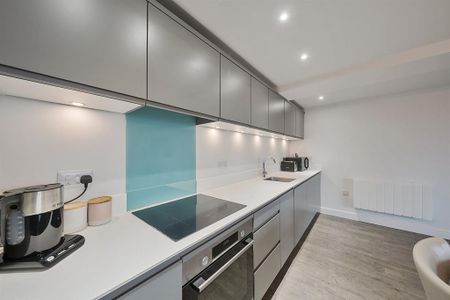 2 bedroom penthouse to rent - Photo 3